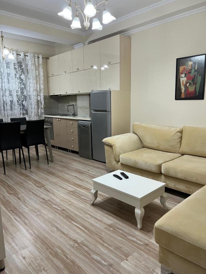 Ergi'S Host Apartment Tirana Exterior photo