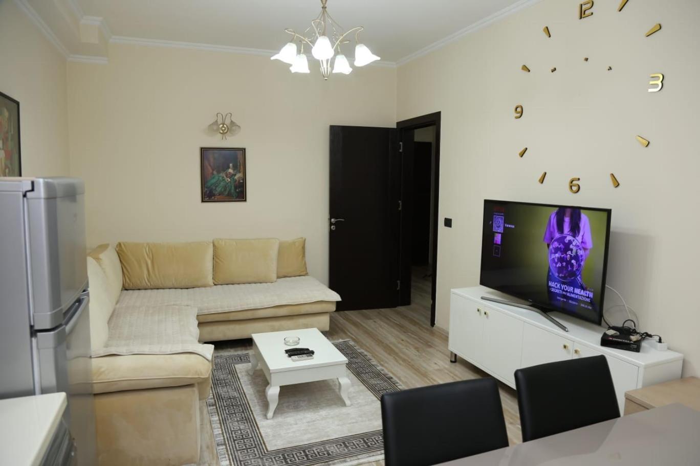 Ergi'S Host Apartment Tirana Exterior photo